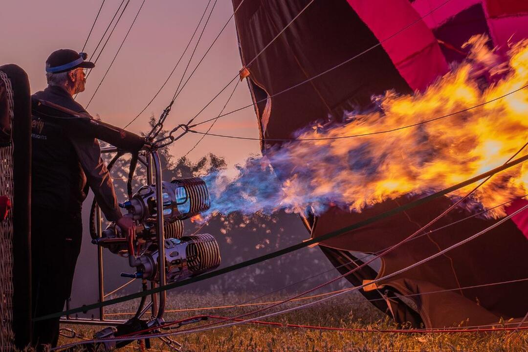 Hot Air Balloon Flight with Breakfast, Geelong - Gift Voucher or Instant Booking - Geelong VIC