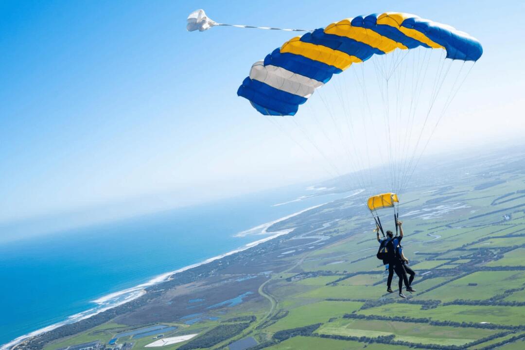 Tandem Skydive of the Great Ocean Road, Weekend - Gift Voucher or Instant Booking - Barwon Heads VIC