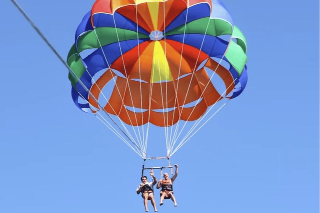 Parasailing Surfers, Tandem Flight Gift Voucher - Surfers Paradise QLD