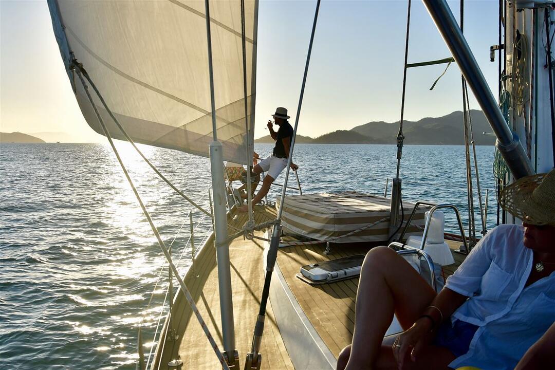Magnetic Island Sip &amp; Sail Cruise Instant Booking - Nelly Bay QLD